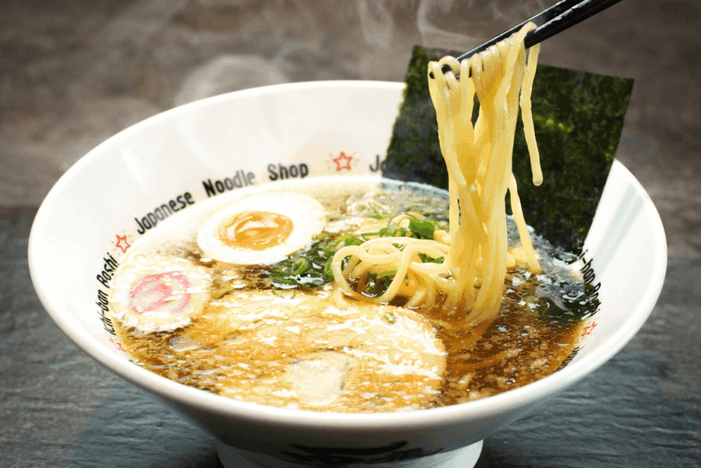 The harmony between soup and noodles (finishing stage)