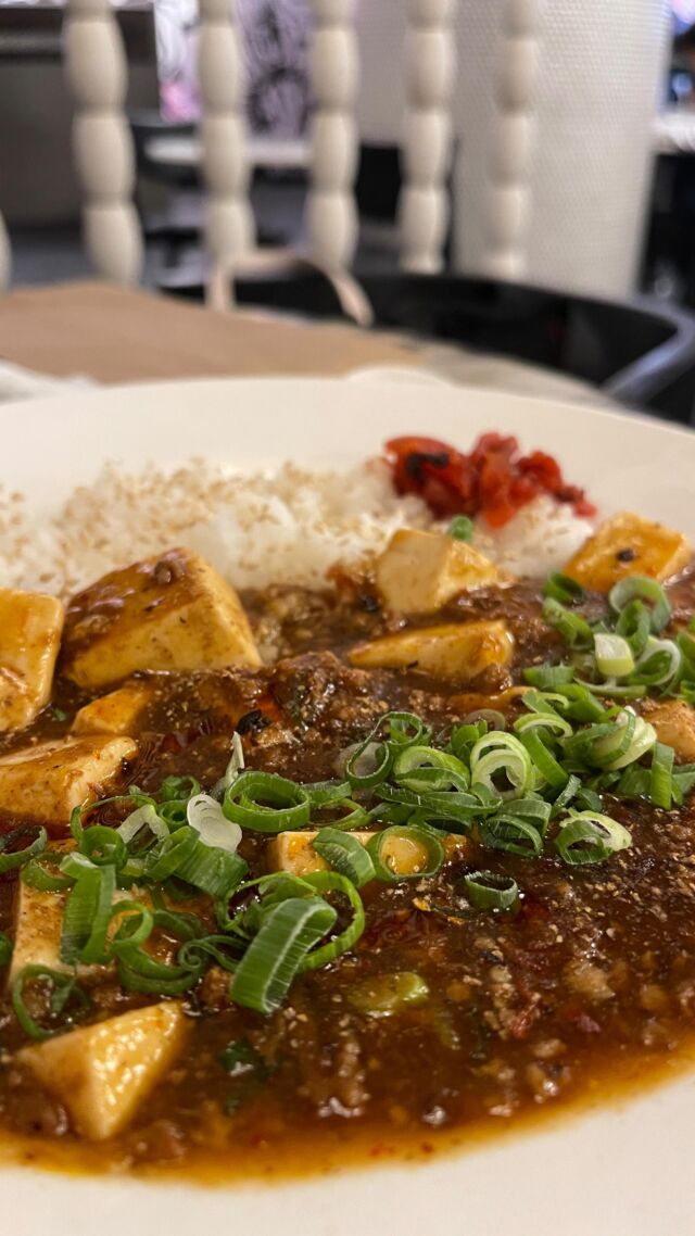Special menu at Sydney Express shop🔥
Mabo Tofu Rice!!!🍛
.
Tofu and minced pork cooked in Japanese Sansho pepper and Asian spiced, served with rice.
.
Take away and delivery is available. You can enjoy it at home and office☺️👍
.
.

Take away:
* Ritual 
 please call us before you come to pick up your food:)
.
Delivery: 
* Uber
 * Doordash 
* Hungry Panda
.
@ichibanboshiaus 
.
.
OPENING HOURS
●Sydney City
11am-9pm 7days
●Sydney Express
11am-4pm 7days
●Bondi Junction
11am-9pm except Tuesday
.
.
@ichibanboshiaus
.
.

#spicy #spicyramen #ichibanboshiaus #ramen 
#japaneserestaurant #sydneyfoodieshare 
#sydneyjapanesefood #japanesefood
#spicyfood #麻婆豆腐
#curry